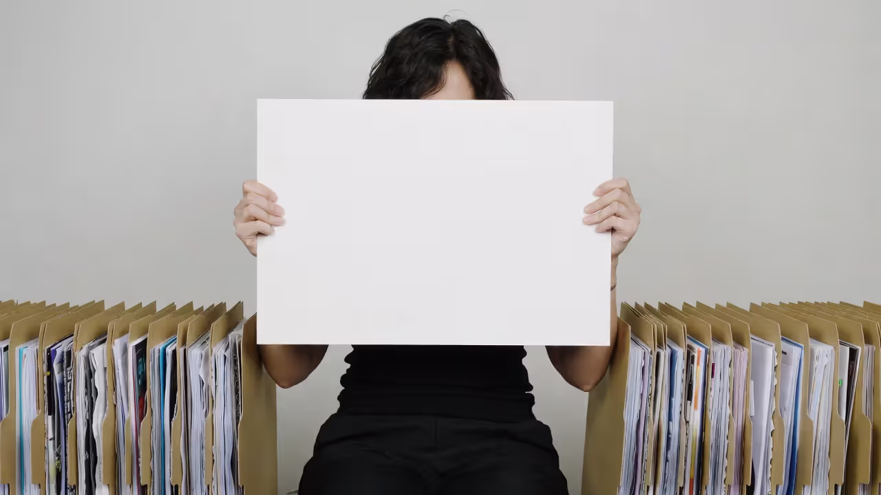 Person frozen to start work after comparing to others’ polished outcomes